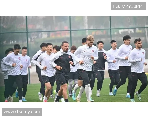 成都足球队在选拔赛中以77分稳居积分榜首位展现强劲实力