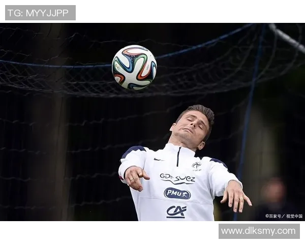 手大如巨掌的足球明星们如何在绿茵场上创造传奇与辉煌