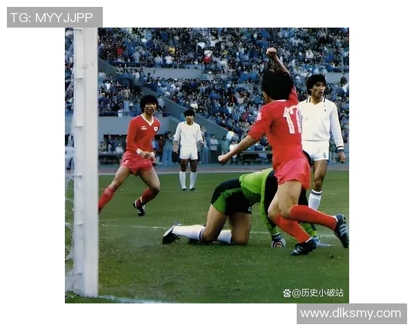 成龙香港足球明星队携手公益传递足球精神助力青少年成长 成龙香港足球明星队携手公益传递足球精神助力青少年成长