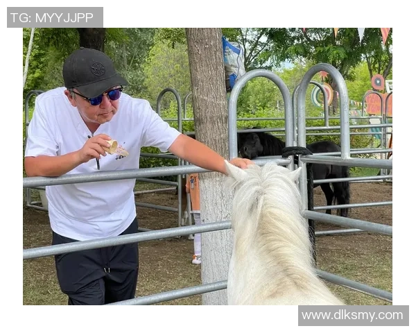 挪威足球明星在抖音上分享训练日常与生活趣事引发热议