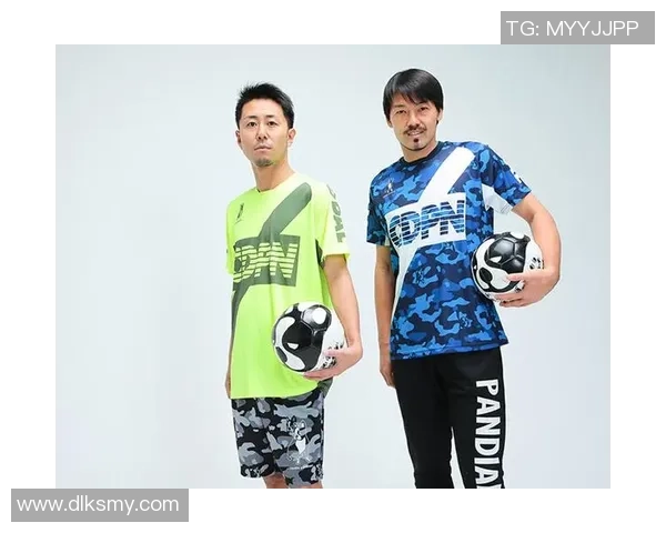 探索正版足球明星手环品牌的魅力与价值,助你成为球场上的时尚先锋 探索正版足球明星手环品牌的魅力与价值,助你成为球场上的时尚先锋