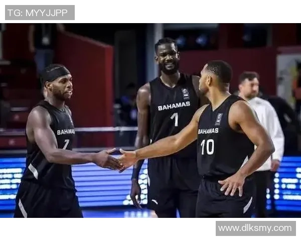 探索足球明星同款鞋子背后的故事与选择技巧，助你成为场上焦点